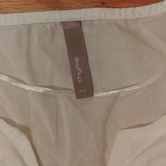 2 white maternity blouses - Picture 5 of 5